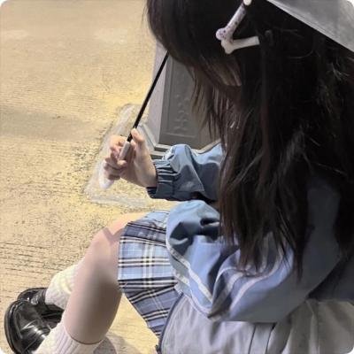 戴脚镣的女孩